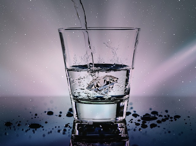 コップ一杯の水—のどが渇く前にこまめに